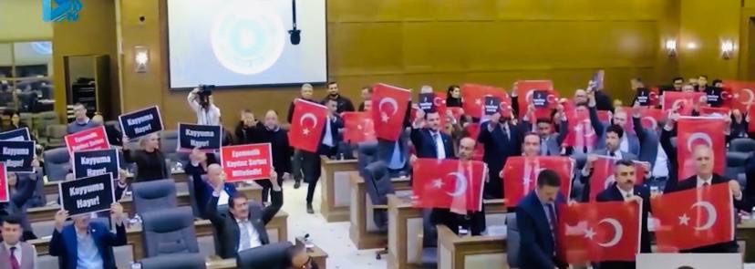 BELEDİYE MECLİSİNDE TABELADAN MEVZULAR!