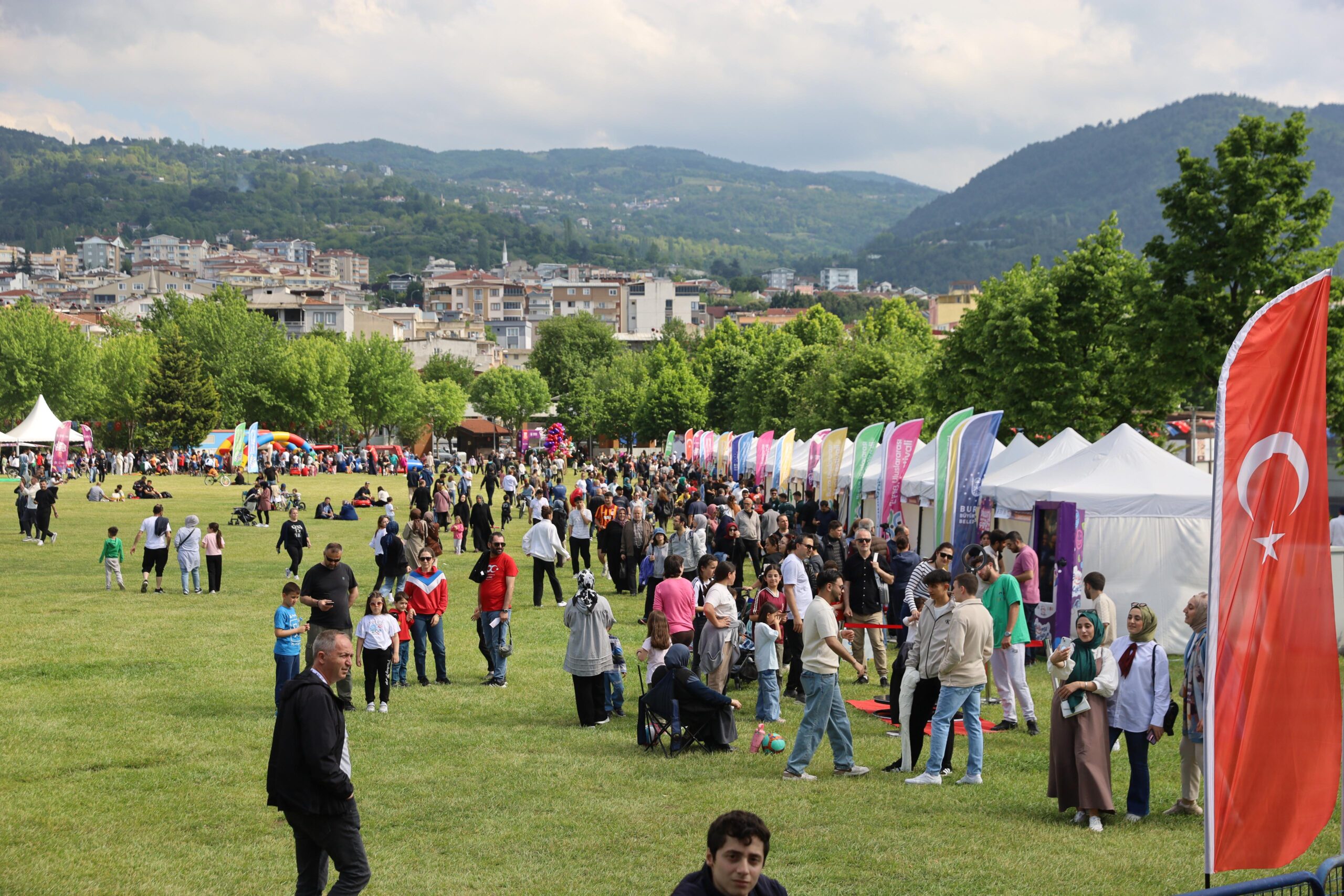 GENÇLİK ŞENLİĞİYLE 19 MAYIS DOYASIYA YAŞANIYOR