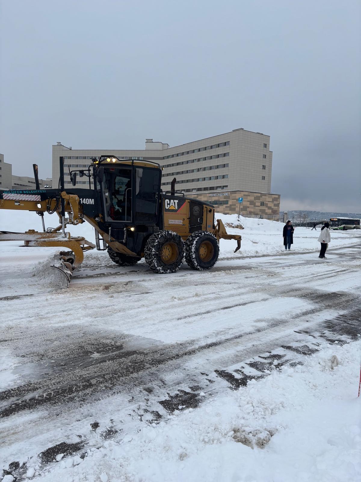 NİLÜFER’DE KAR YAĞIŞINA KARŞI KESİNTİSİZ MESAİ