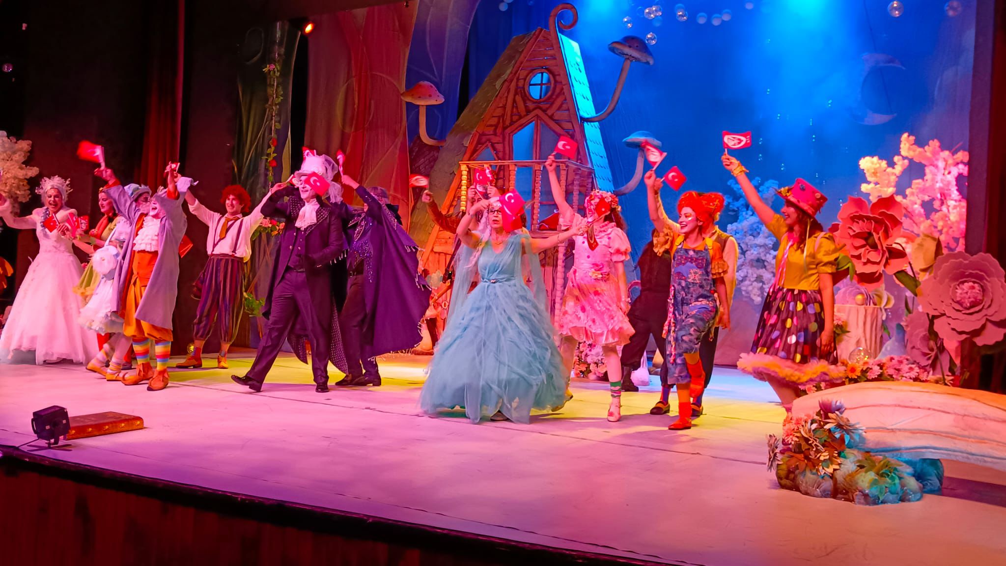 “Bencil Dev” Sahnede Devleşti