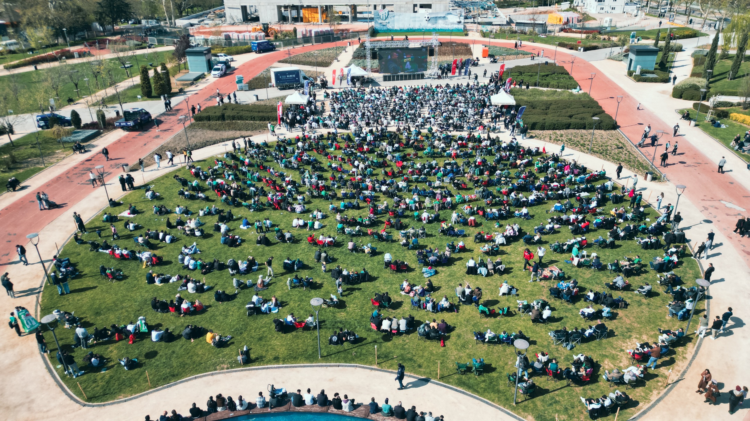 Stadyum Girişinde Şampiyonluk Sesleri